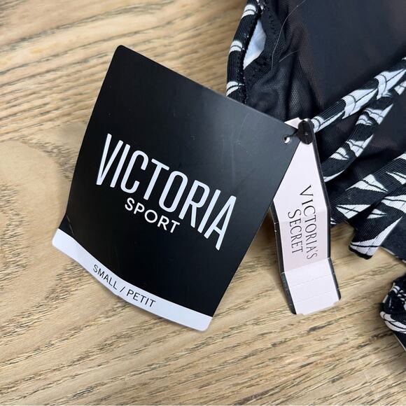 NWT Victoria’s Secret VS Sport Bra Geometric Print Black White Women’s Size S - Picture 3 of 4